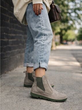 On Foot Chelsea Boots Women EU 38 US 7 Taupe Leather Spain Comfort